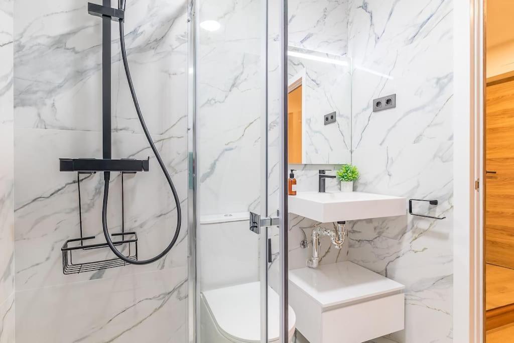 Apartamento Reformado Y Tranquilo Junto A Gran Via มาดริด ภายนอก รูปภาพ