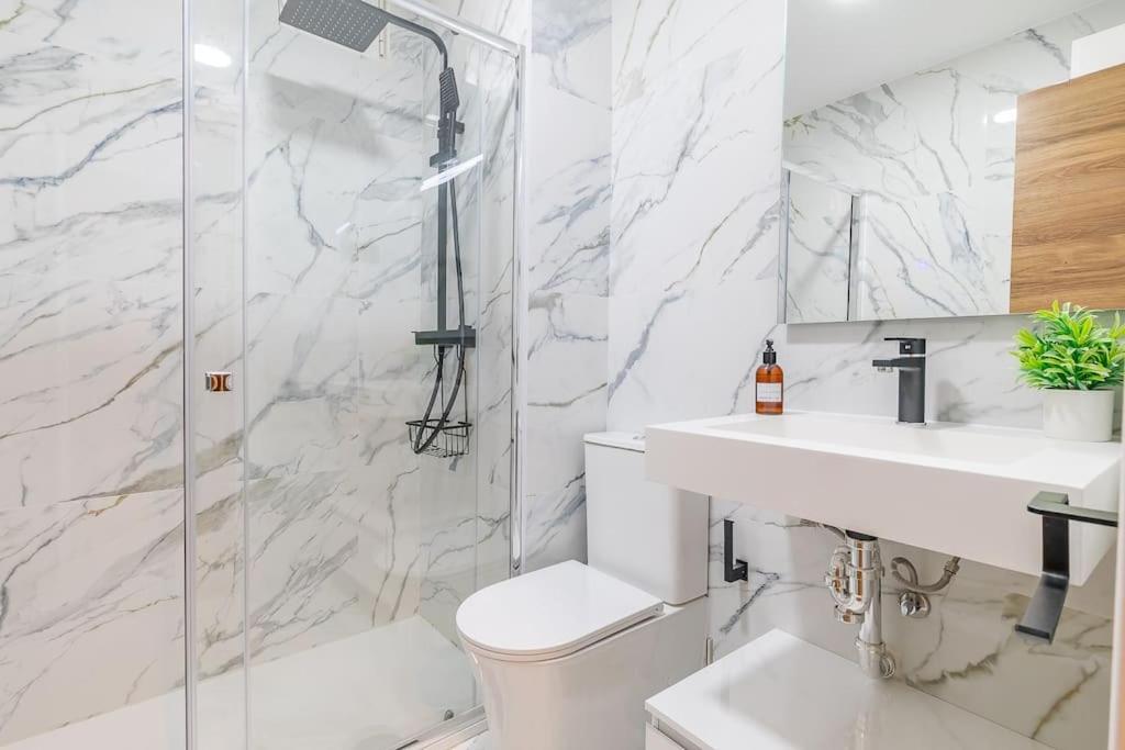 Apartamento Reformado Y Tranquilo Junto A Gran Via มาดริด ภายนอก รูปภาพ
